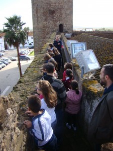 Los participantes en el Taller descubrieron los secretos del recinto medieval de Olivenza