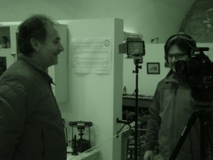 El periodista y blogger Carlos Germán Lozano Hinchado entrevista al Director del Museo, Miguel Ángel Vallecillo para su videoblog